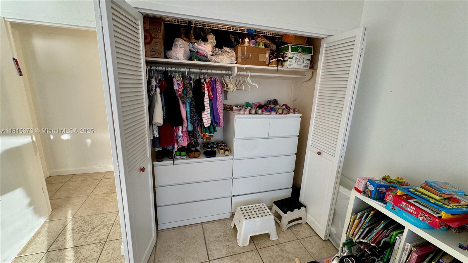 KING COLE CONDO - Residential