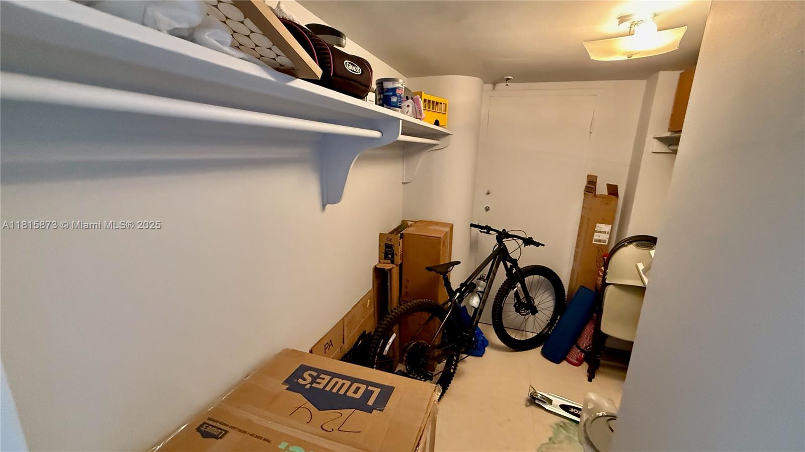 KING COLE CONDO - Residential