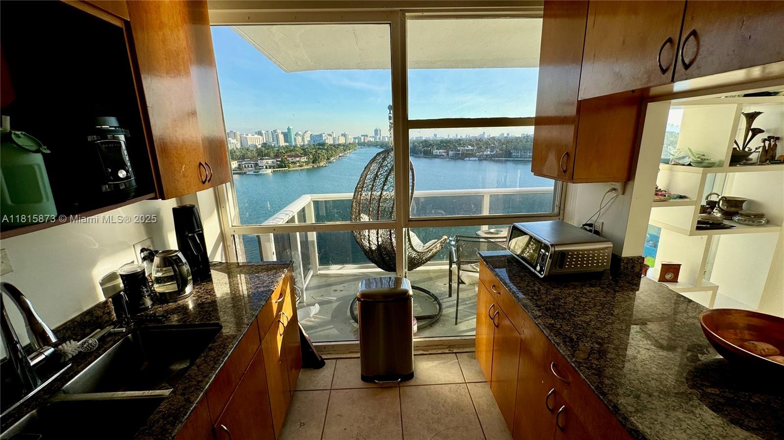 KING COLE CONDO - Residential