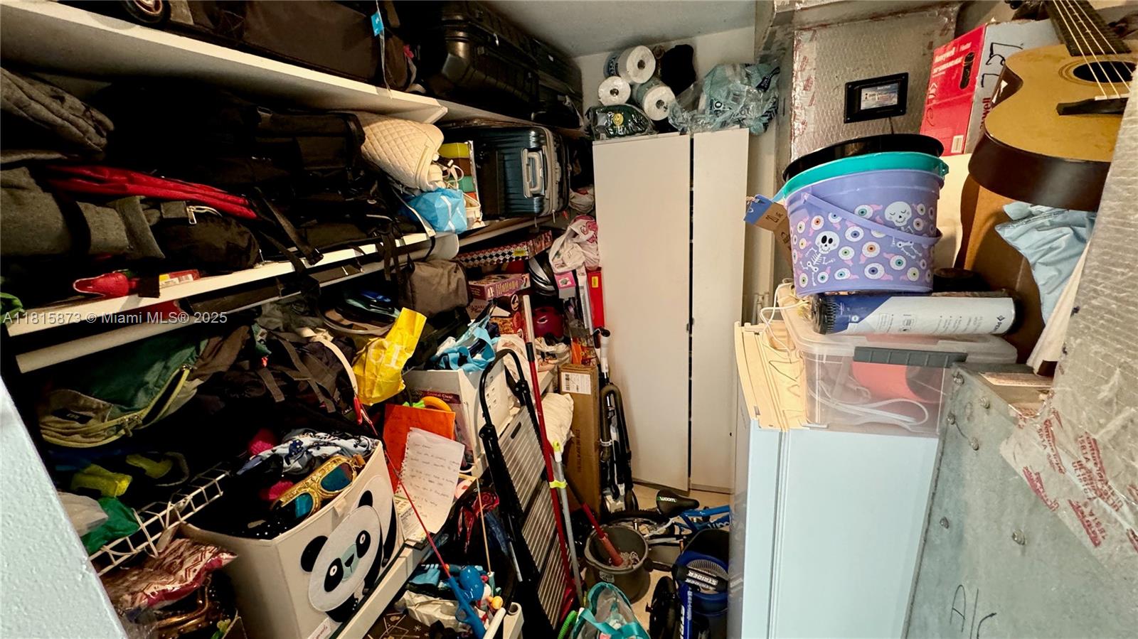 KING COLE CONDO - Residential