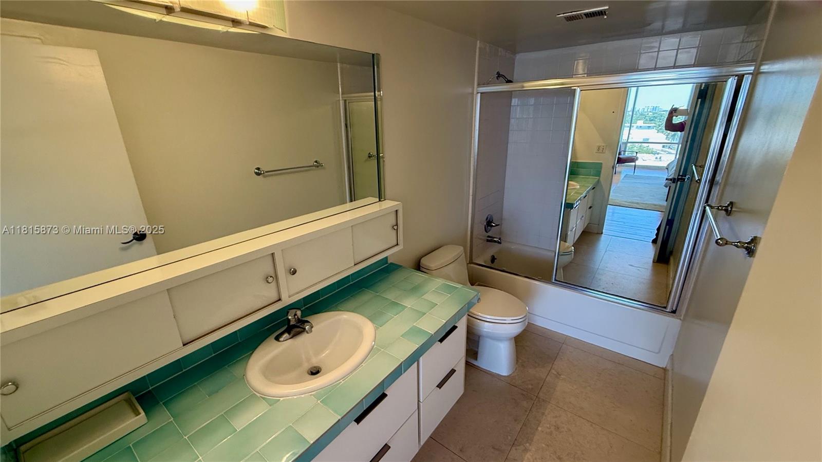 KING COLE CONDO - Residential