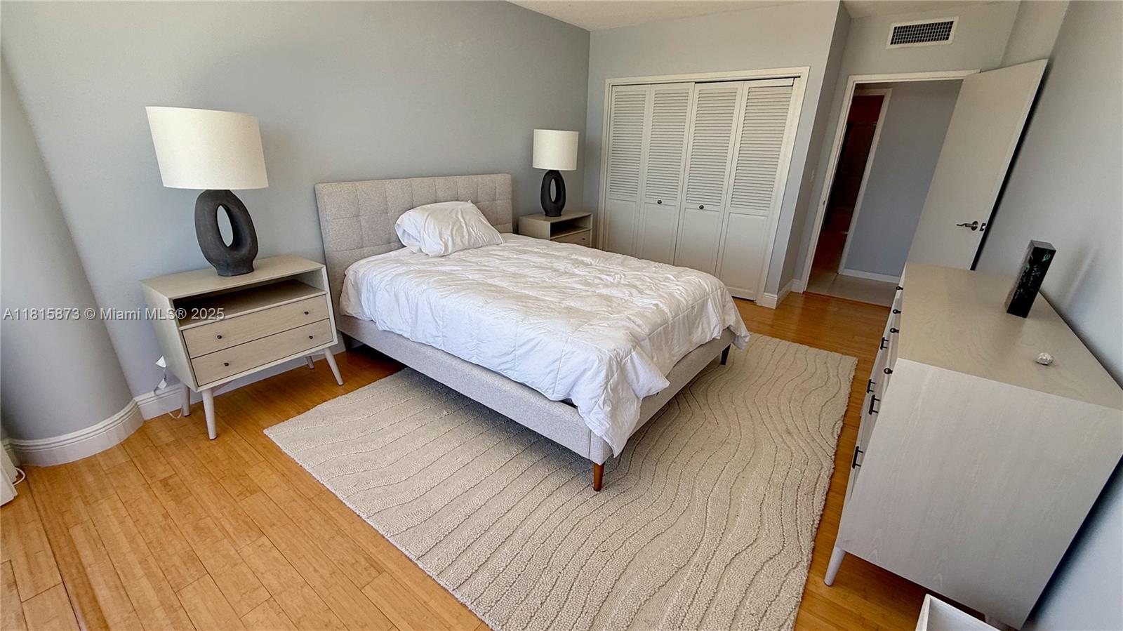 KING COLE CONDO - Residential