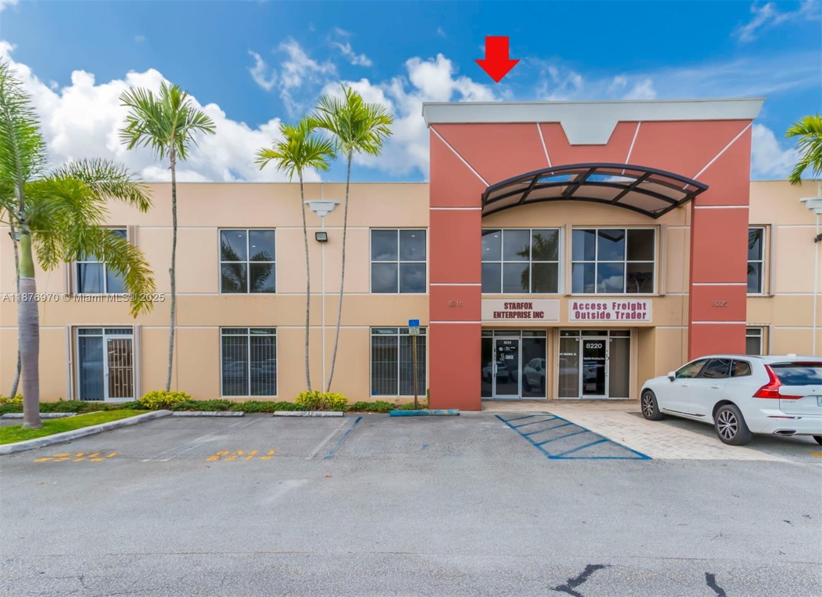 Office /warehouse Combo for Lease (modified gross) in the heart of Doral. Heavy manufacturing permitted. Tax
roll reflects 4,390 SF. As per owner's survey, total square footage of unit reflects 5,275 SF. 3 loading doors (1 is a
ramp and 2 are truck height), 24 Ft ceiling. Showroom, kitchen/break room, and 2 bathrooms downstairs. 3
private offices upstairs. 10 assigned parking spaces. Tenant to carry insurance on their content/inventory of
goods kept in the warehouse. Current lease ends September 30th, 2025.