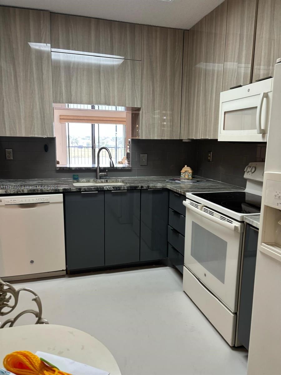 HUNTINGTON LAKES SEC FIVE - Residential