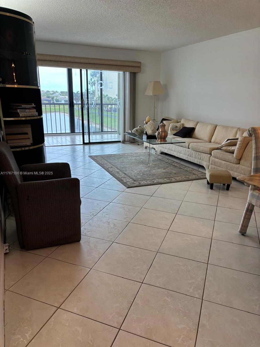 HUNTINGTON LAKES SEC FIVE - Residential