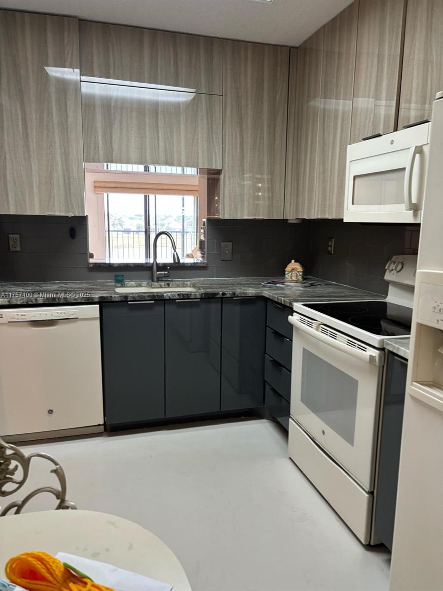 HUNTINGTON LAKES SEC FIVE - Residential