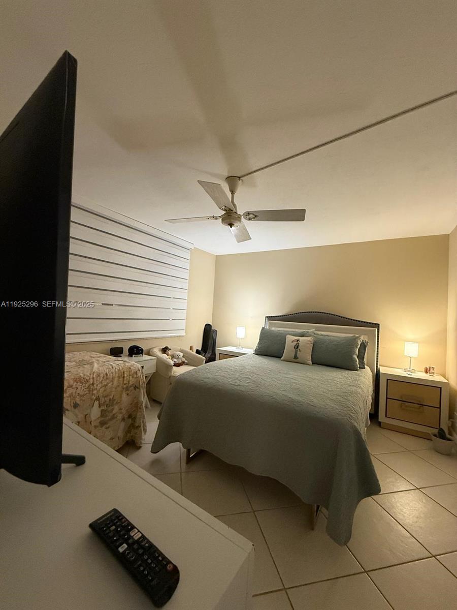 1 OF PALM SPRINGS 2 CONDO - Residential Lease