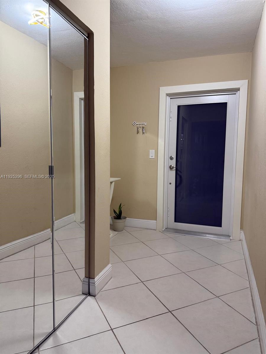 1 OF PALM SPRINGS 2 CONDO - Residential Lease