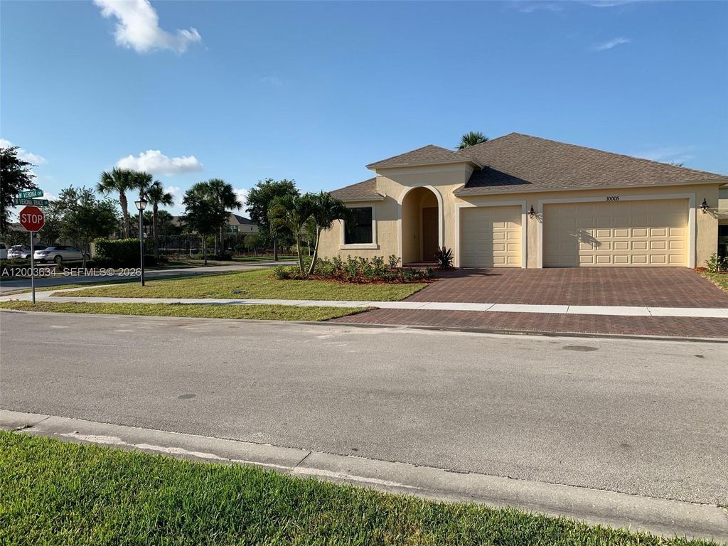 Photo of 10005 W Verona Cir #10005, Vero Beach, FL 32966 (MLS # A12003634)