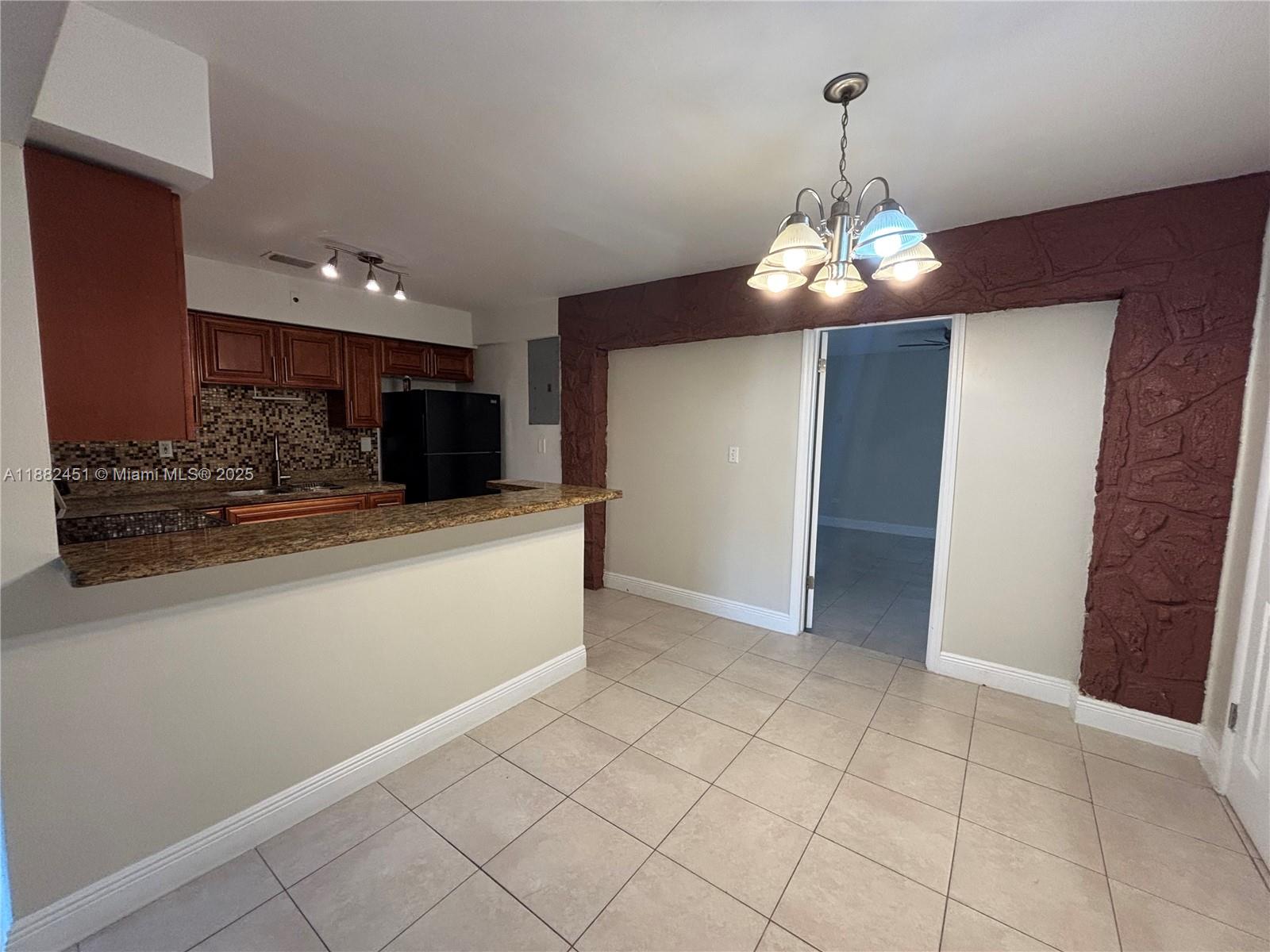AIRLINE ESTATES - Residential Lease