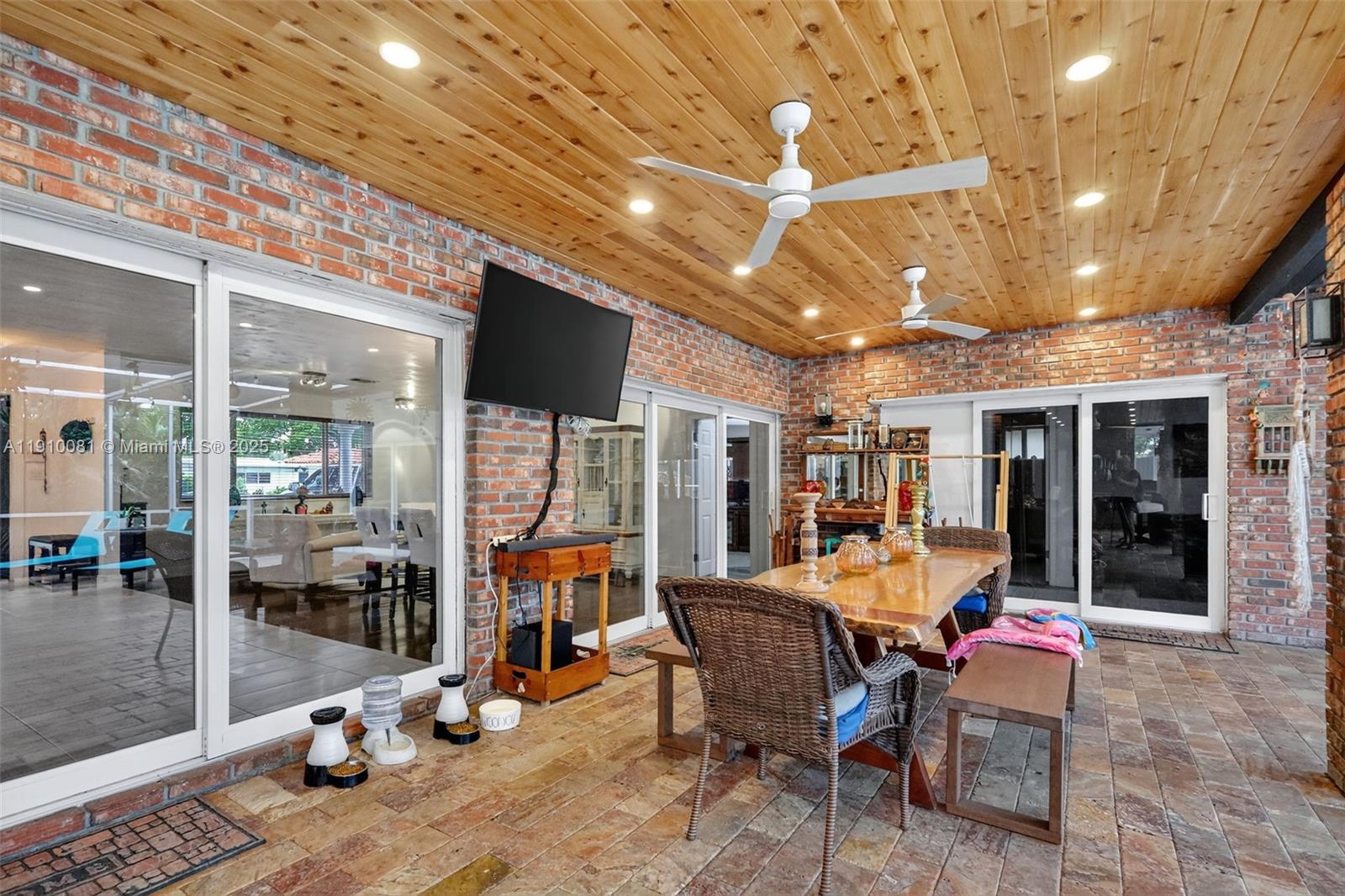 HIGHLAND OAKS - Residential