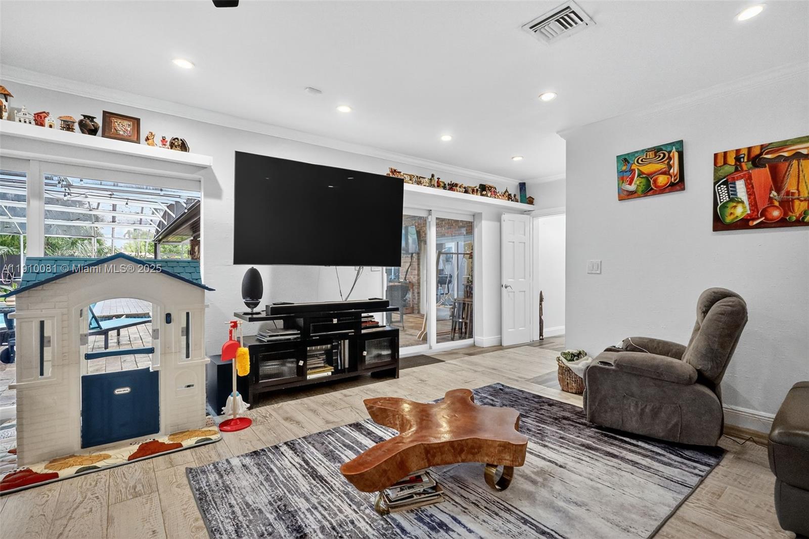 HIGHLAND OAKS - Residential