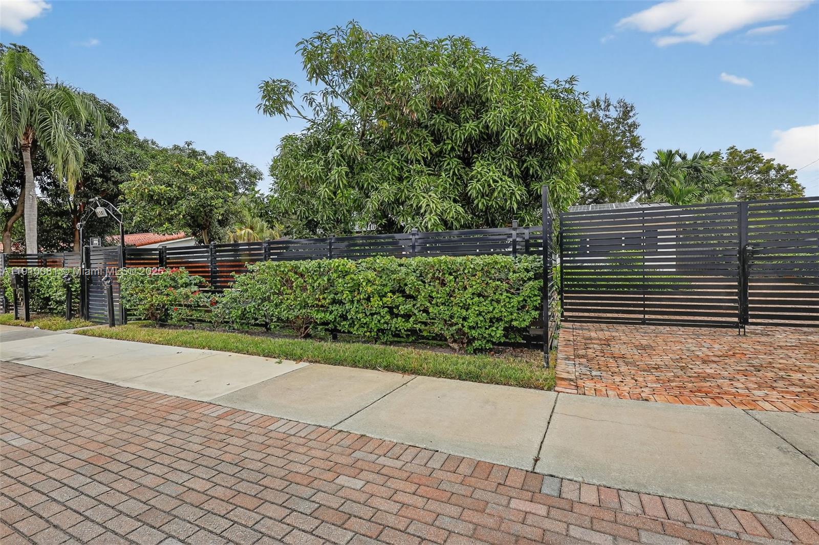 HIGHLAND OAKS - Residential