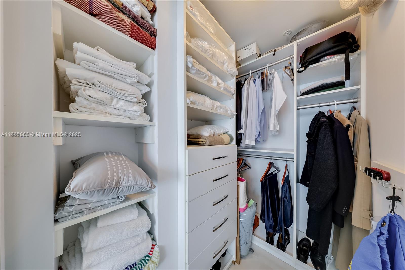 MET 1 CONDO - Residential