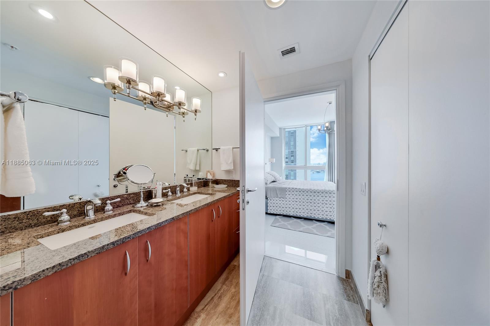 MET 1 CONDO - Residential