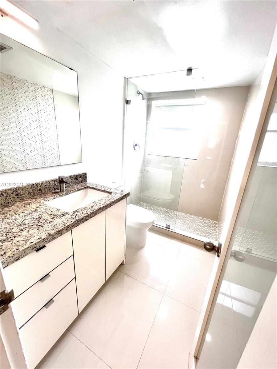 OCTAGON TOWERS I CONDO - Residential