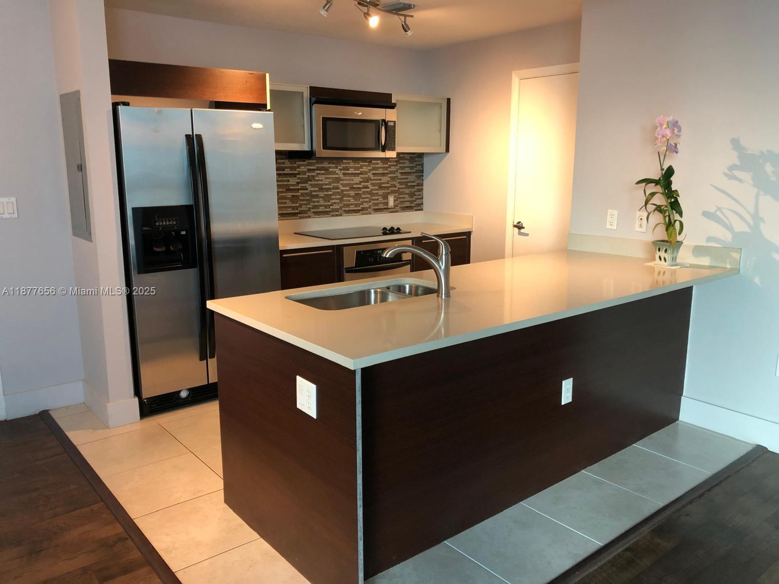 1900 N BAYSHORE DR 2619