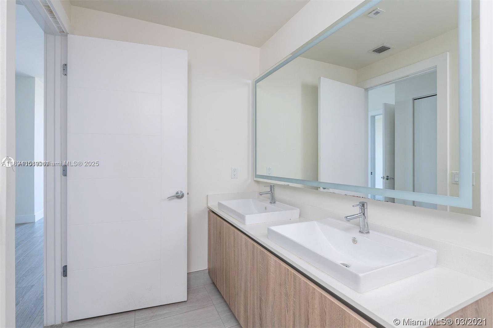 AVENTURA PARKSQUARE RESID - Residential Lease