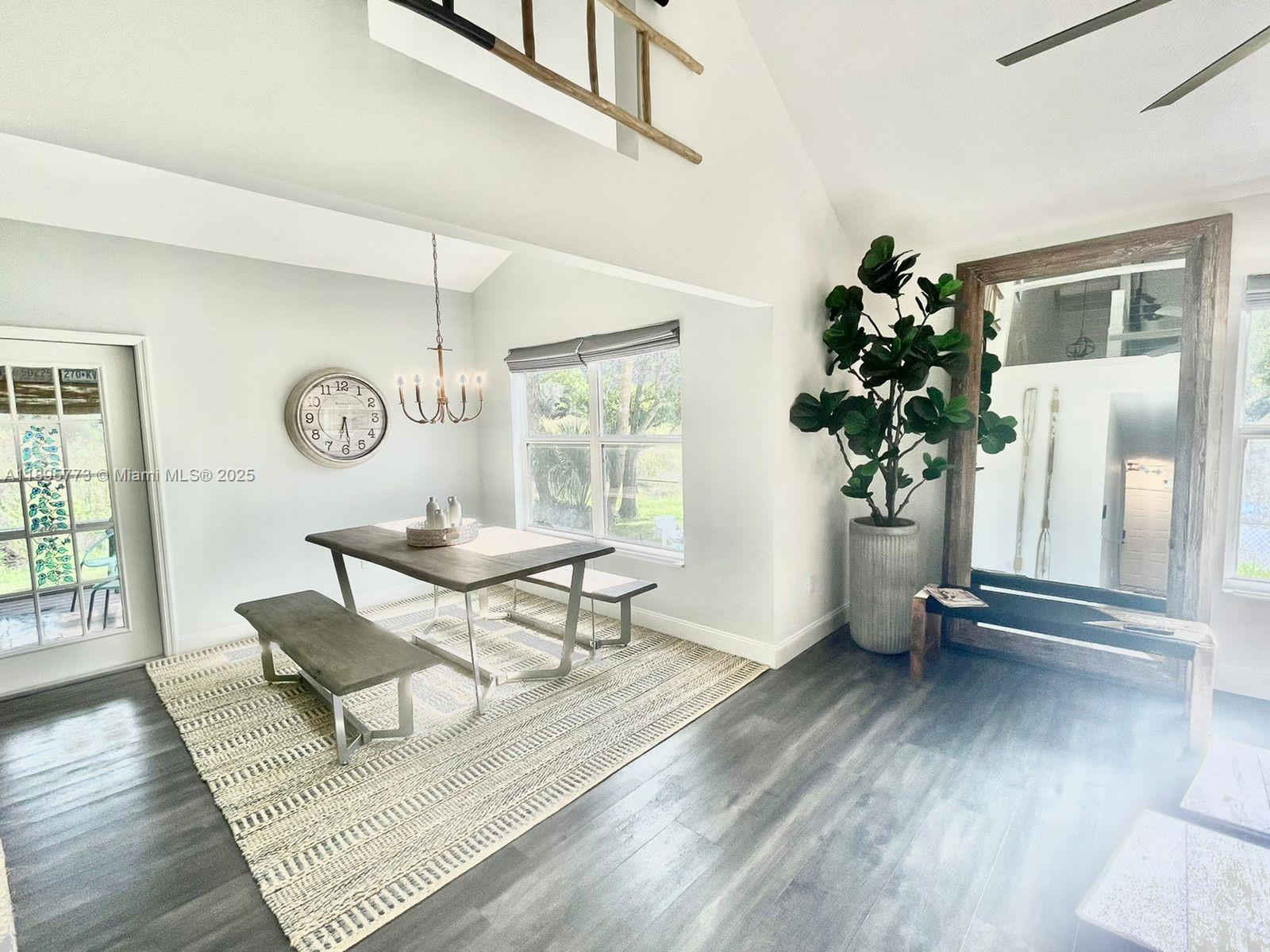 REGINA PALMS - Residential