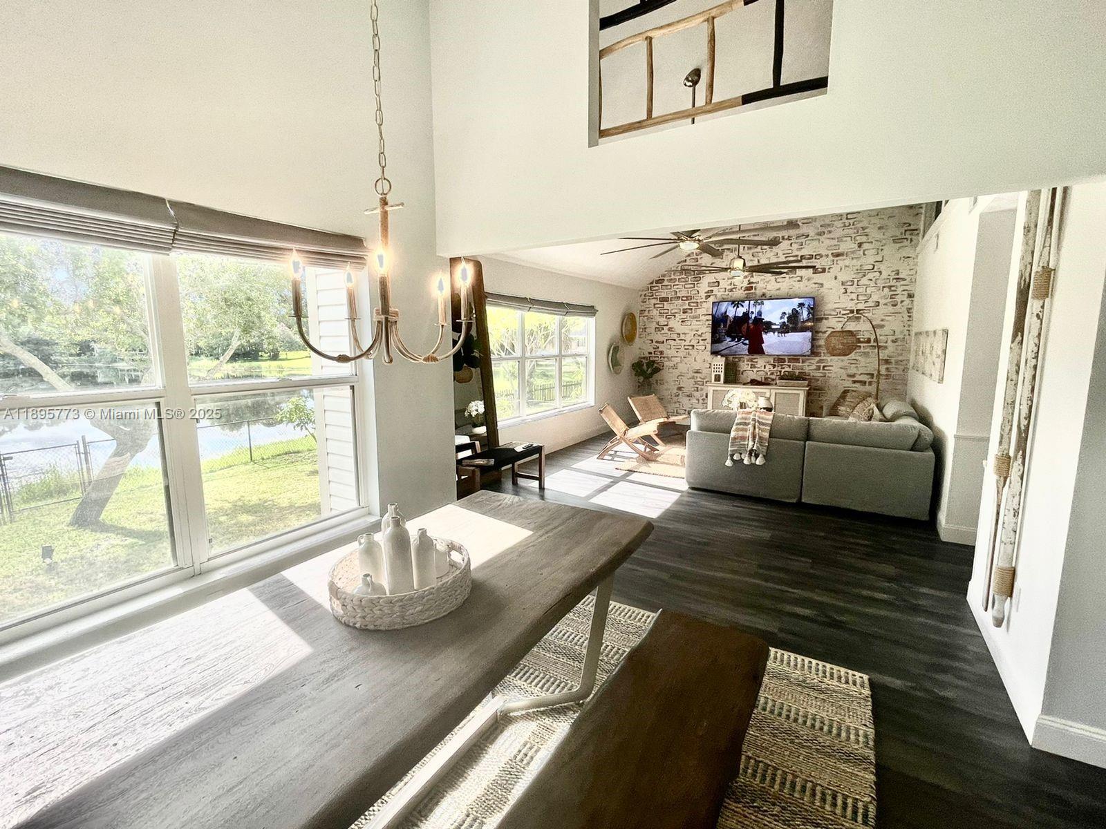 REGINA PALMS - Residential