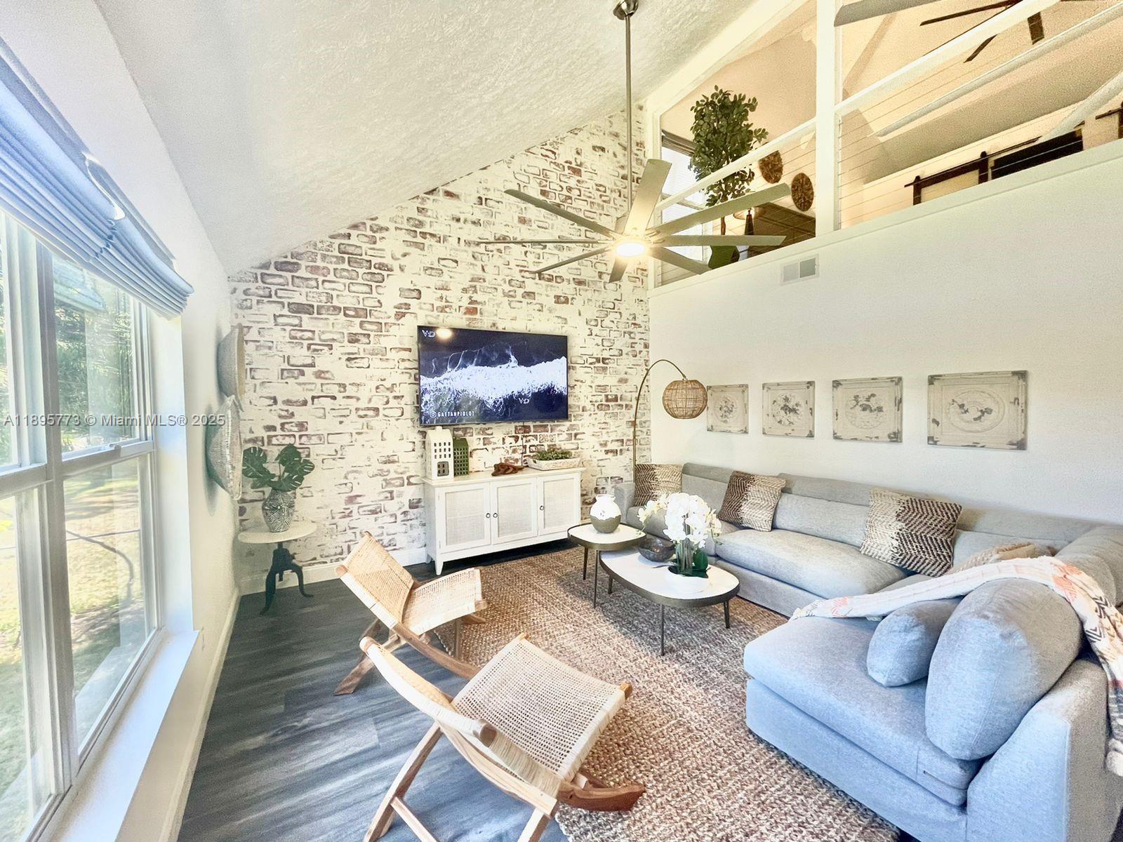 REGINA PALMS - Residential