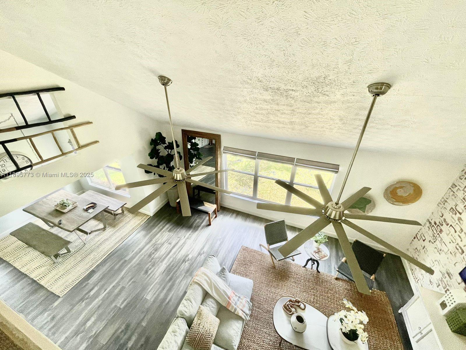 REGINA PALMS - Residential