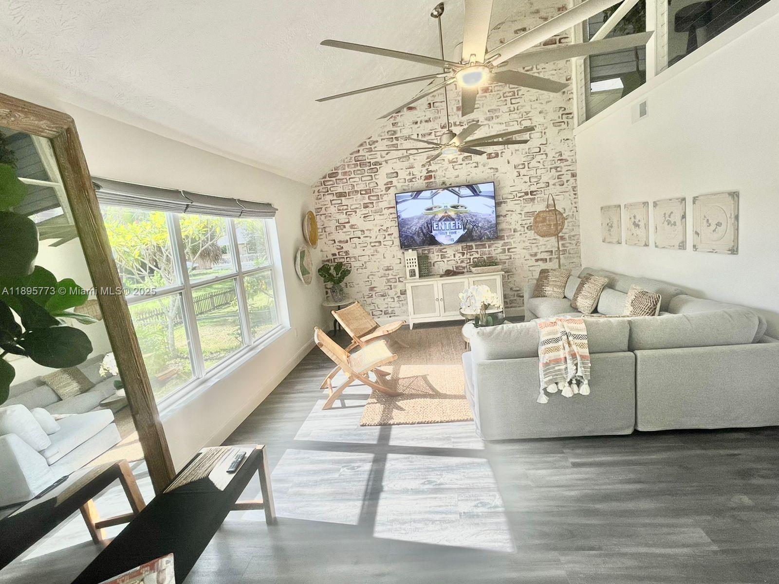 REGINA PALMS - Residential