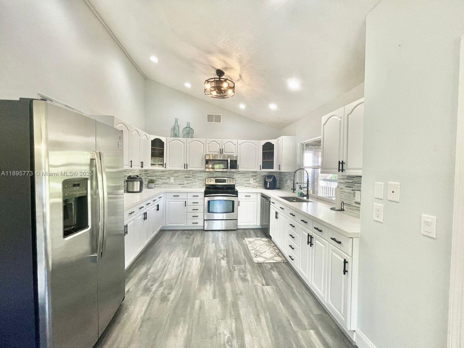 REGINA PALMS - Residential