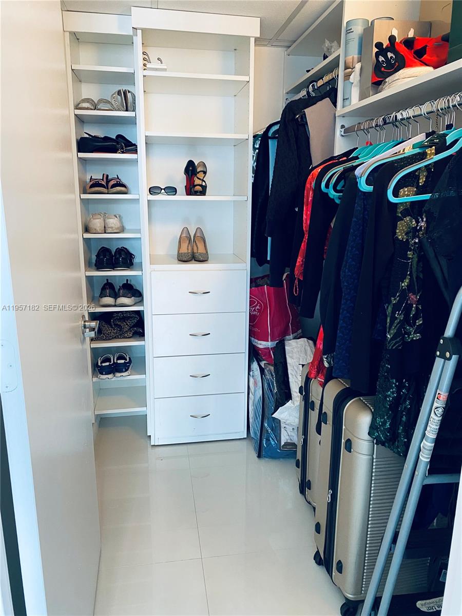 ICONBRICKELL CONDO NO 1 - Residential