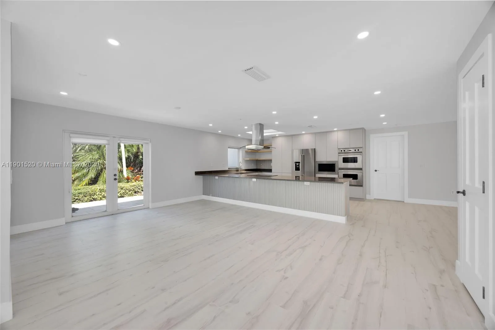 Coral Gables, Florida 33143, United States, 5 Bedrooms Bedrooms, ,5 BathroomsBathrooms,Residential,Active,232609