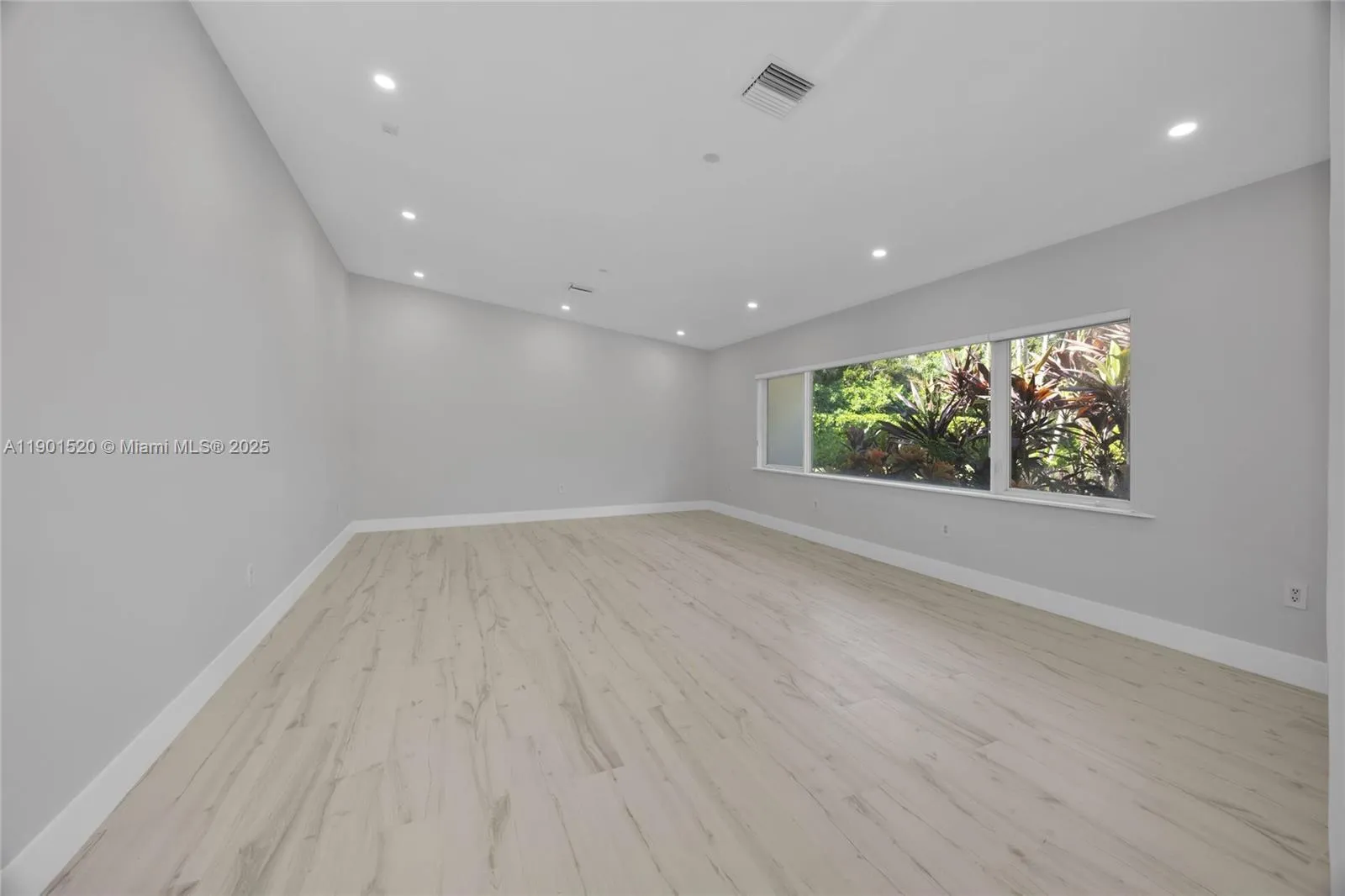 Coral Gables, Florida 33143, United States, 5 Bedrooms Bedrooms, ,5 BathroomsBathrooms,Residential,Active,232609