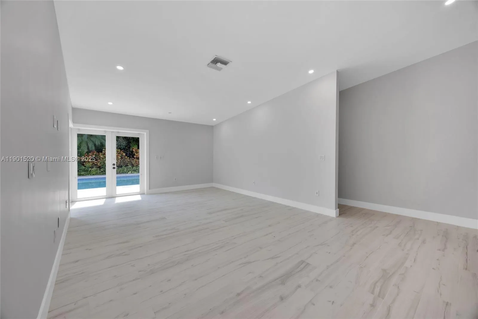 Coral Gables, Florida 33143, United States, 5 Bedrooms Bedrooms, ,5 BathroomsBathrooms,Residential,Active,232609