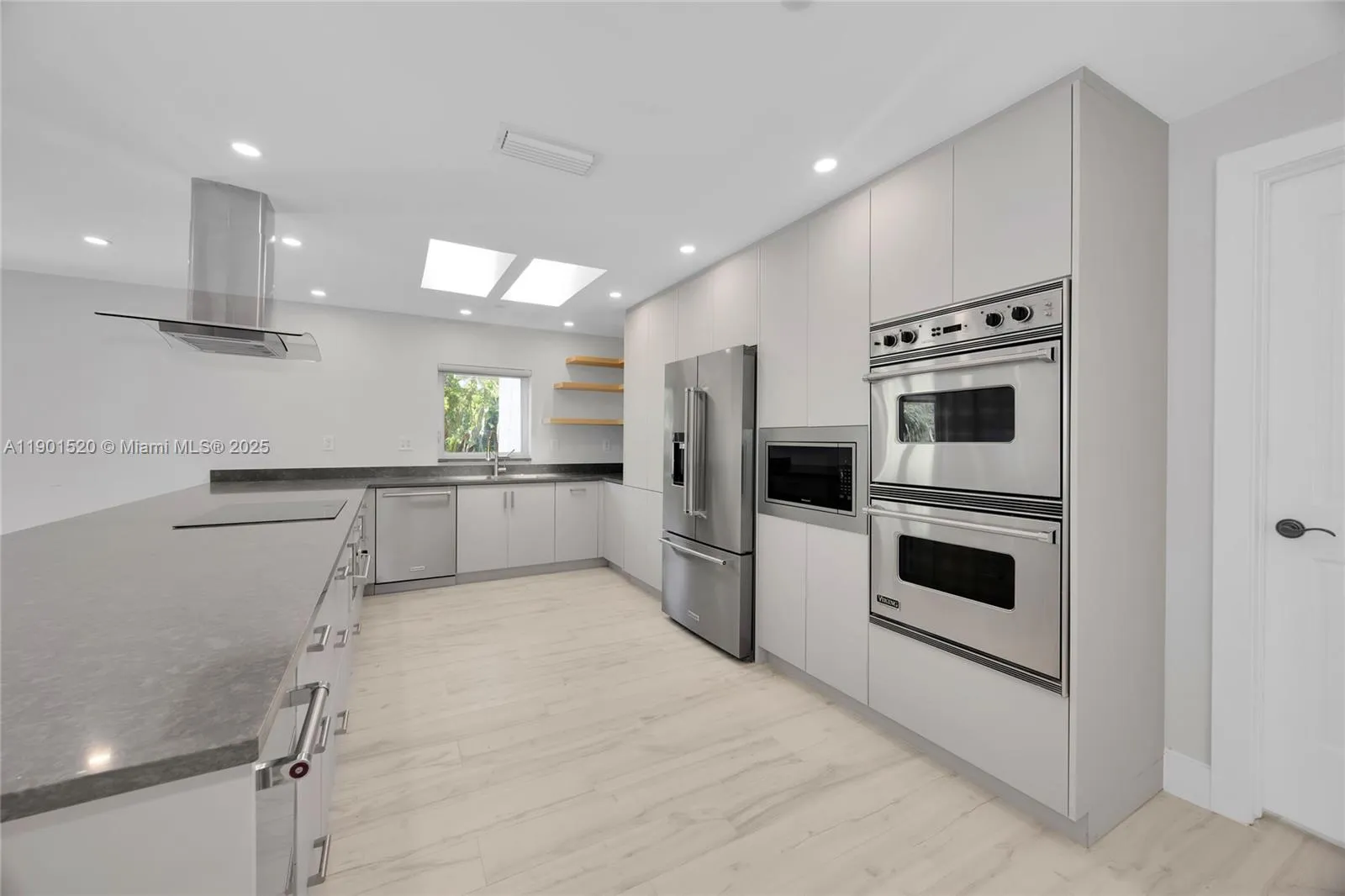 Coral Gables, Florida 33143, United States, 5 Bedrooms Bedrooms, ,5 BathroomsBathrooms,Residential,Active,232609