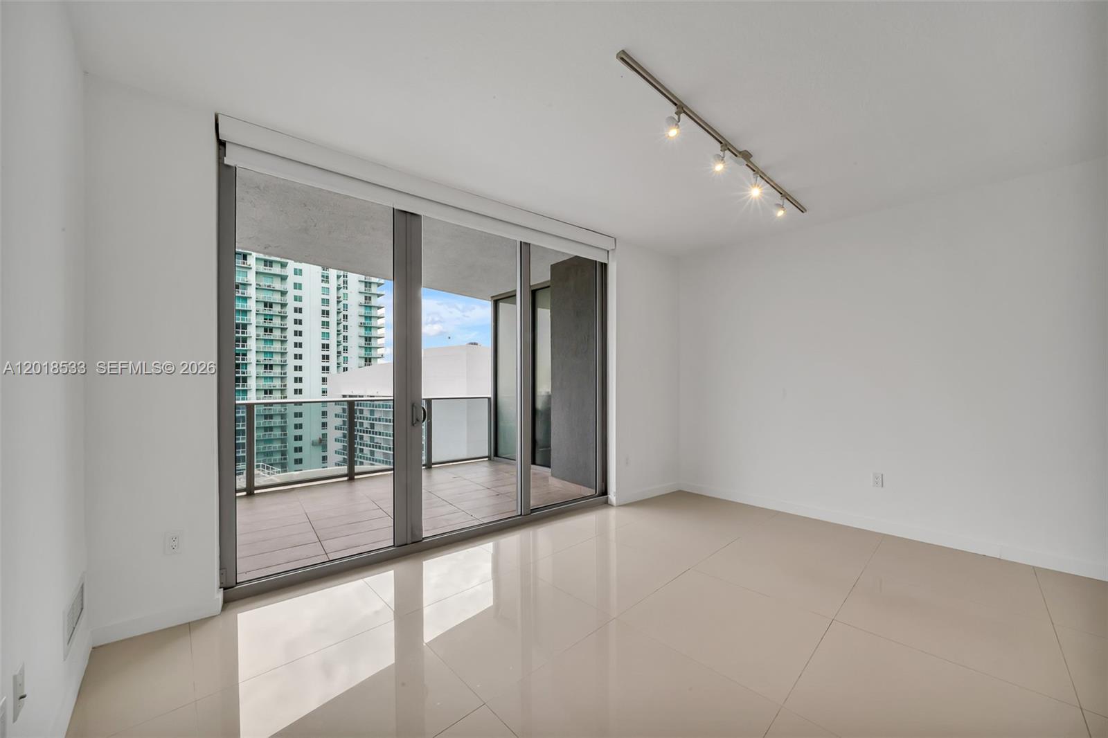 ARIA ON THE BAY CONDO - Residential