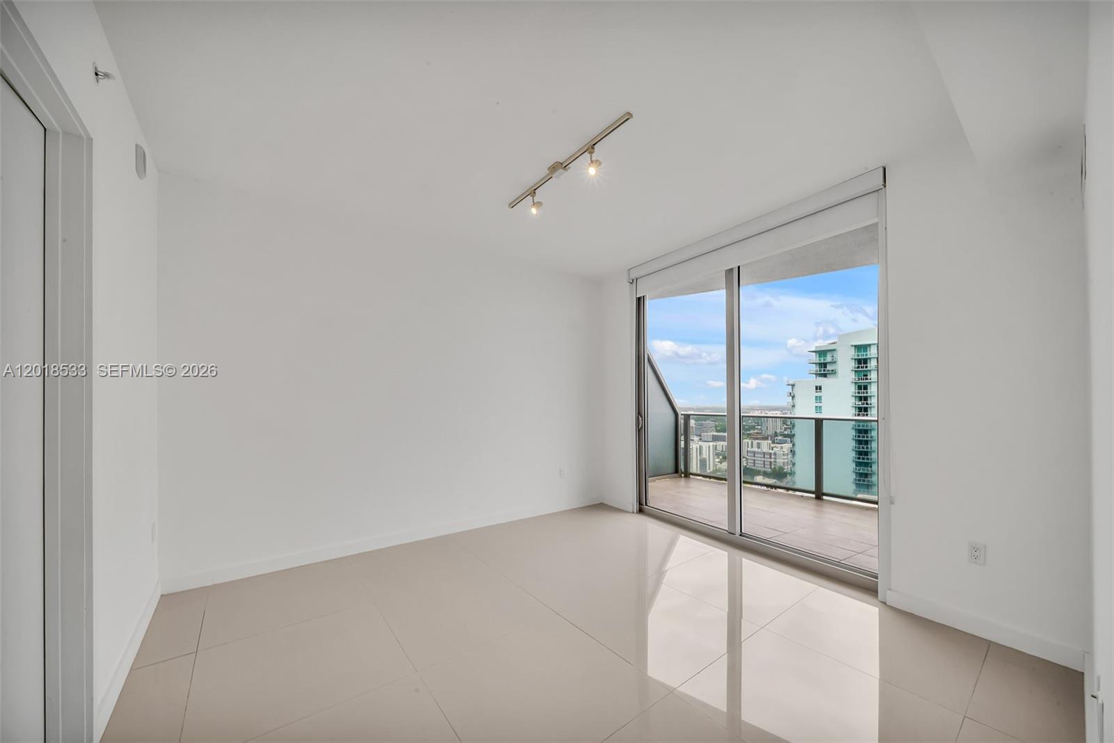 ARIA ON THE BAY CONDO - Residential
