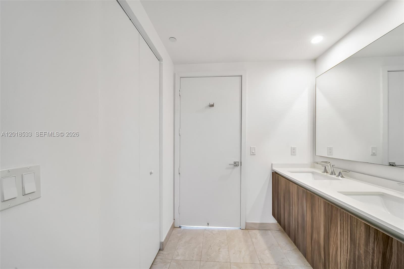 ARIA ON THE BAY CONDO - Residential