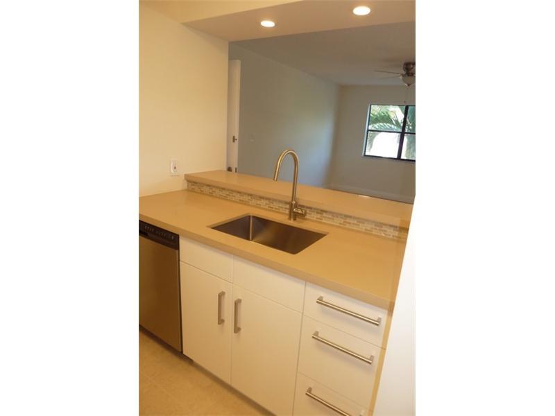 HOLLYWOOD PARC CONDO - Residential Lease
