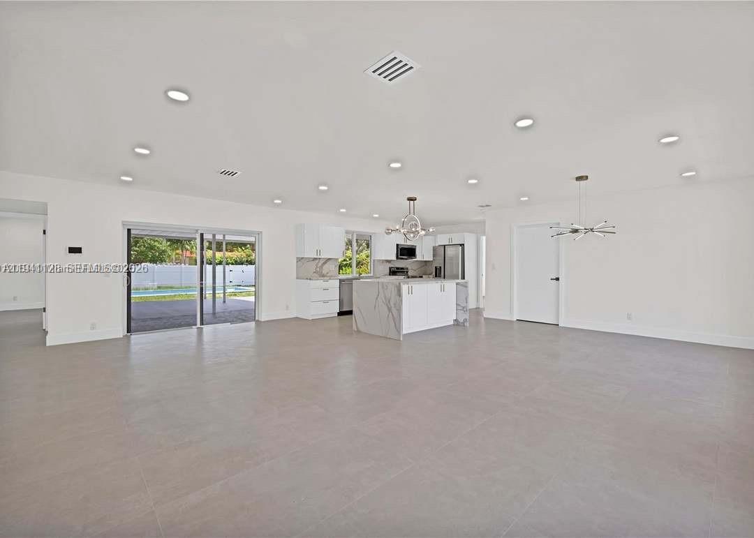 HOLLYWOOD HILLS - Residential Lease