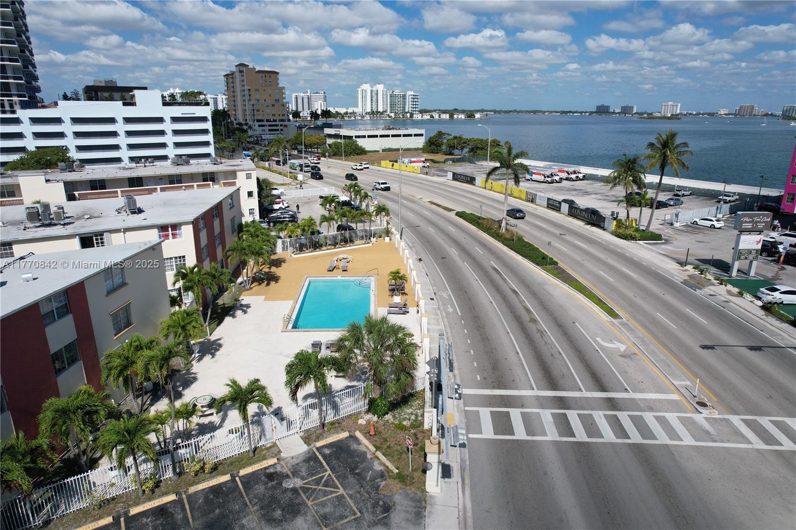 NO BAY WHITE HOUSE NO 4 C - Residential