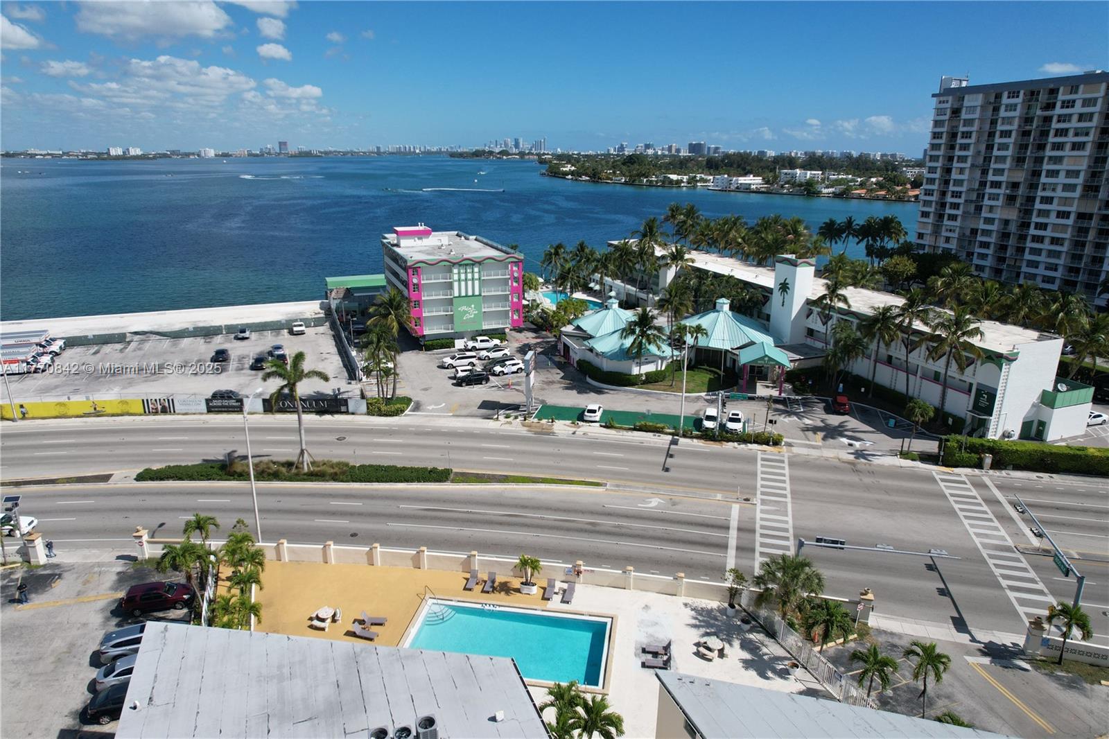 NO BAY WHITE HOUSE NO 4 C - Residential