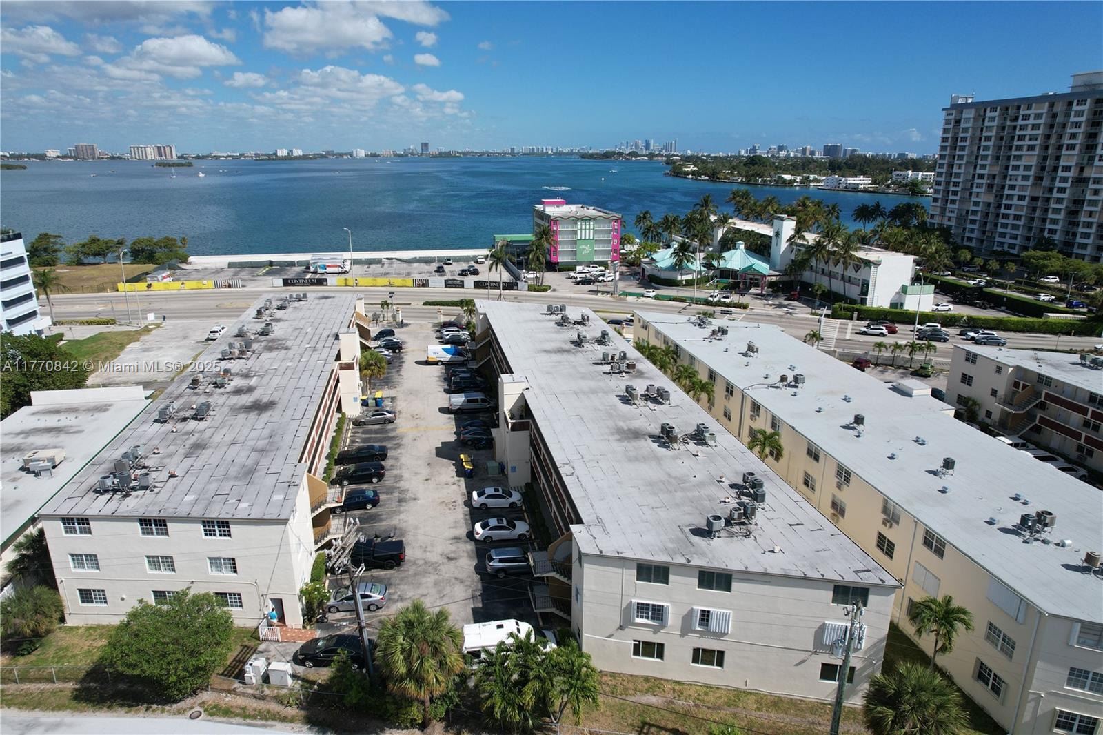 NO BAY WHITE HOUSE NO 4 C - Residential