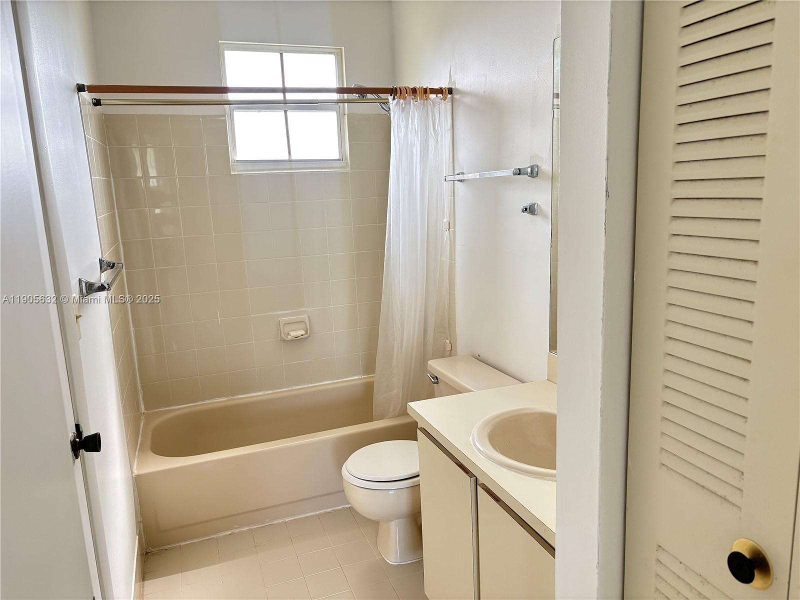 VILLAS AT WOODLAND GREENS - Residential