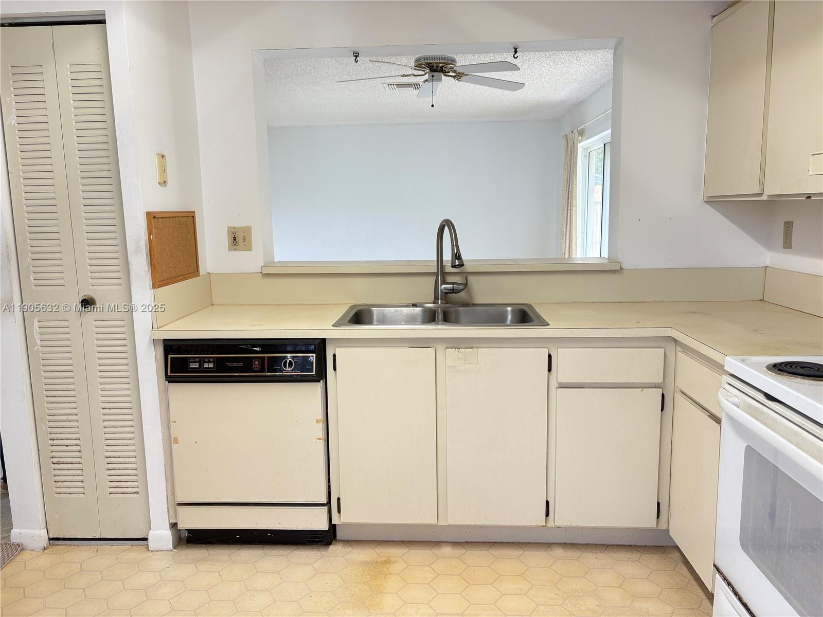 VILLAS AT WOODLAND GREENS - Residential