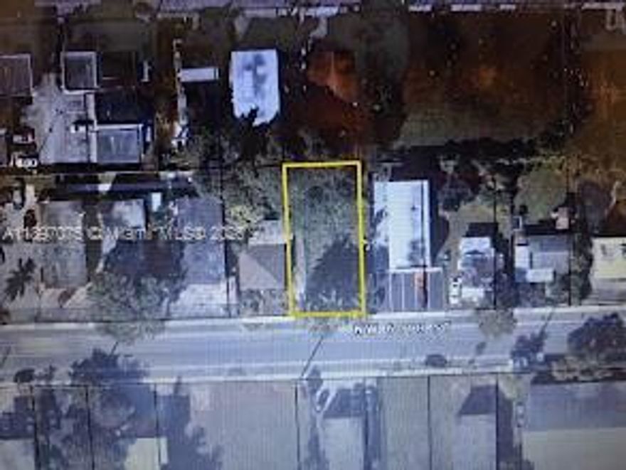 VACANT LOT 5300 SF T4L, LOT SIZE 50.000 X 106  YOU MAY BUILD A FOURPLEX. ALL INFORMATION MUST BE VERIFIED WITH ZONING OR ANY OTHER INSTITUTION.