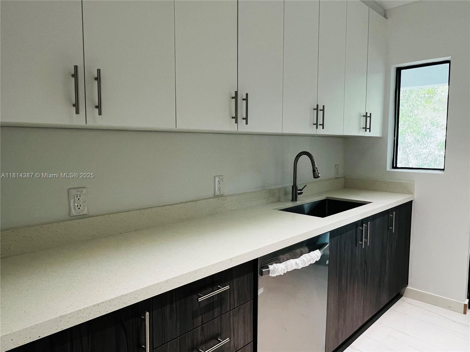 BAY HARBOUR ISLAND - Residential Lease