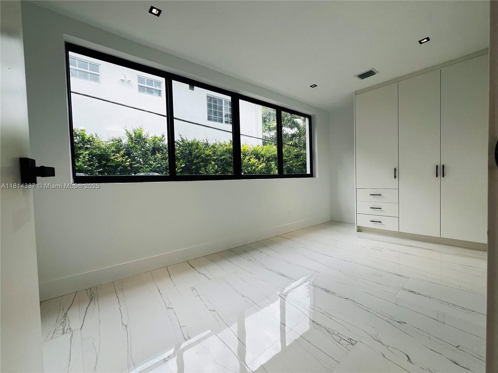 BAY HARBOUR ISLAND - Residential Lease