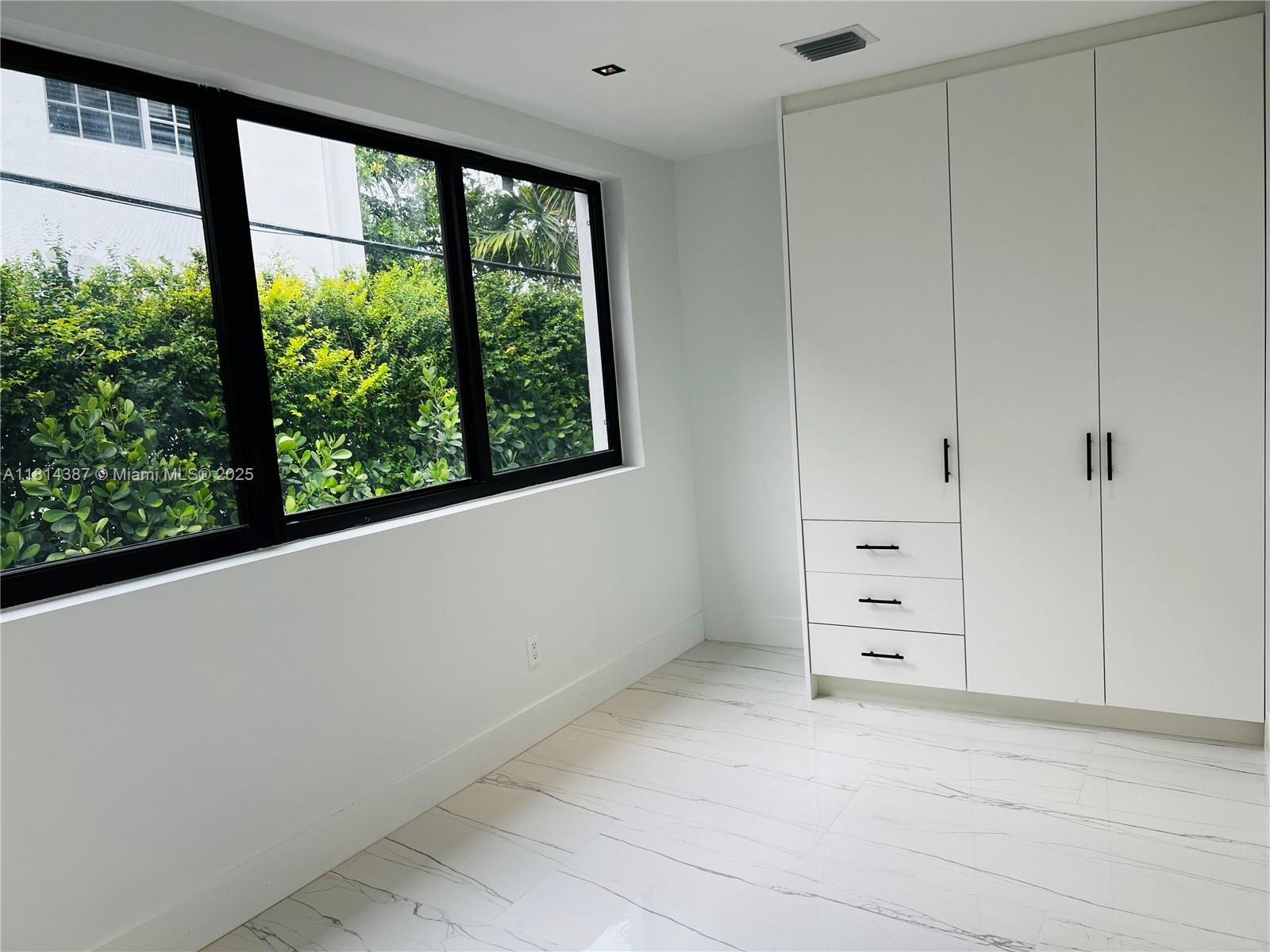 BAY HARBOUR ISLAND - Residential Lease