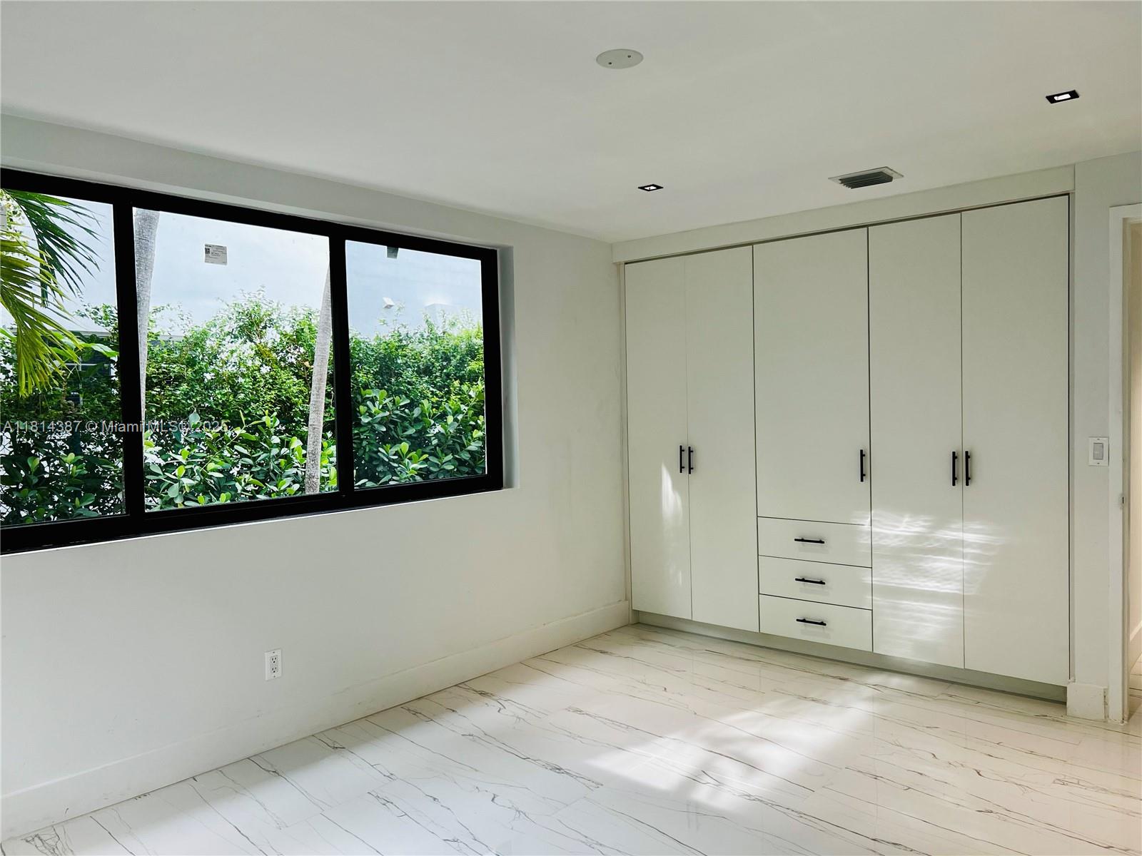 BAY HARBOUR ISLAND - Residential Lease