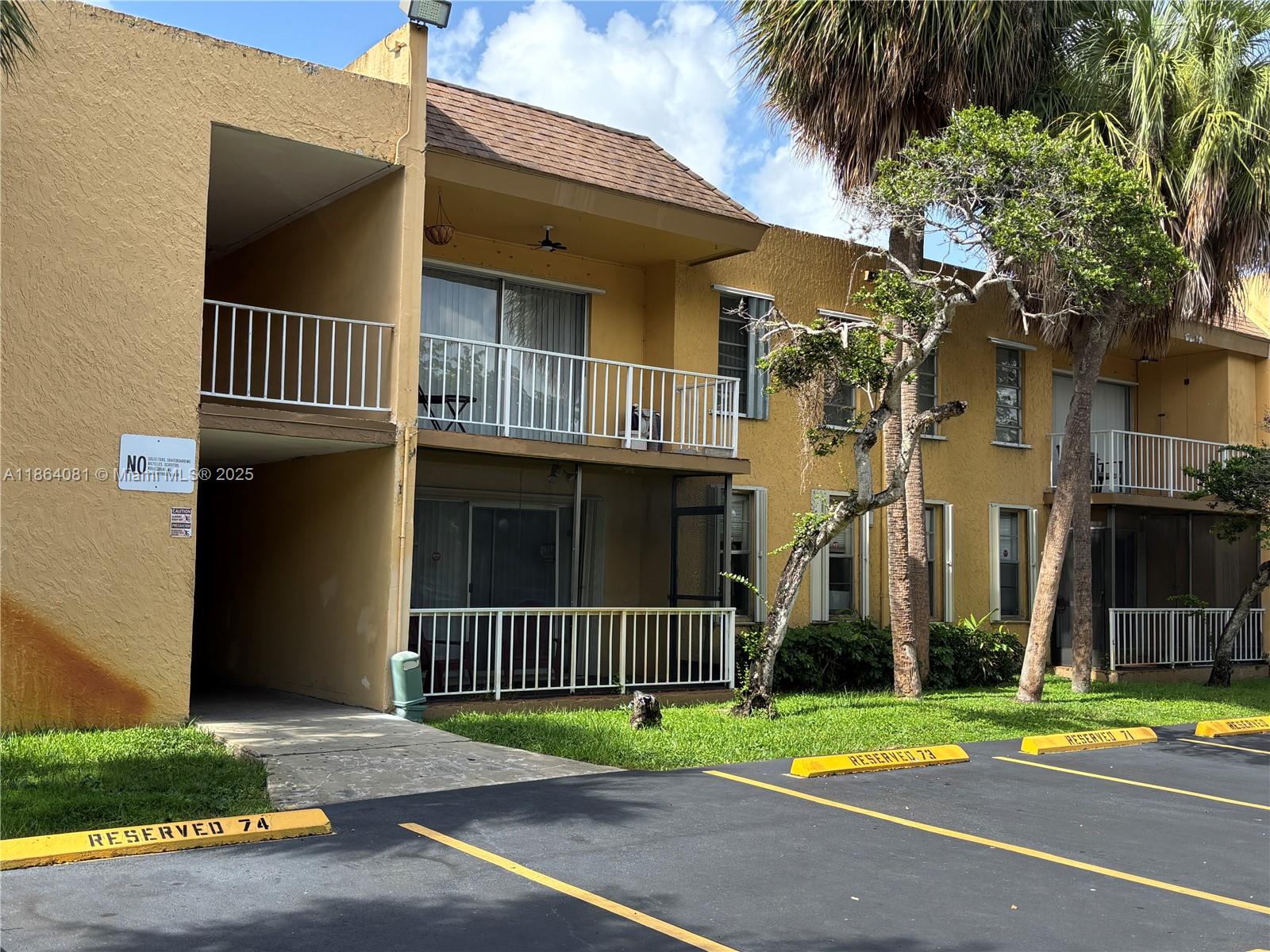 FANTASTIC PROPERTY! HUGE CONDO 3 BEDROOMS, 2 BATHROOMS, COMMUNITY WITH POOL, SECURITY GATES, . PETS UNDER 20 LBS (CASE BY CASE) AND NO CATS, NEAR SHOPPING CENTERS, CERAMIC FLOORS, TWO BALCONIES, JUST PAINTED, SEE ATTACHMENTS FOR APPLICATIONS.