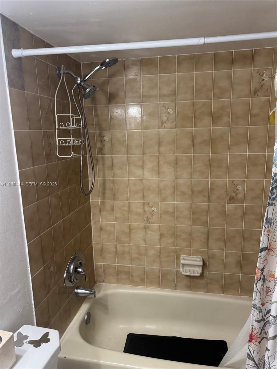 INTERNATIONAL PARK I COND - Residential